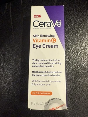 Crema de ojos CeraVe Skin Renowing Vitamina C para ojeras e hinchazón 0,5 oz Foto 1 de 2