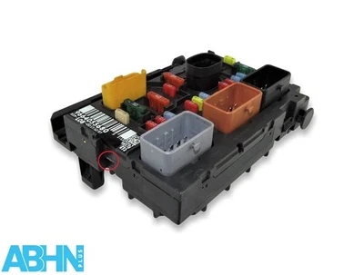 Citroen C4 Picasso BSM-L08-00 Hw: 03B Sw:6E Sicherung & Relais Dose 9664055680 - Image 1 of 4