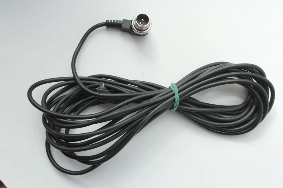 ELINCHROM FLASH SYNCH LEAD - image 1 of 1