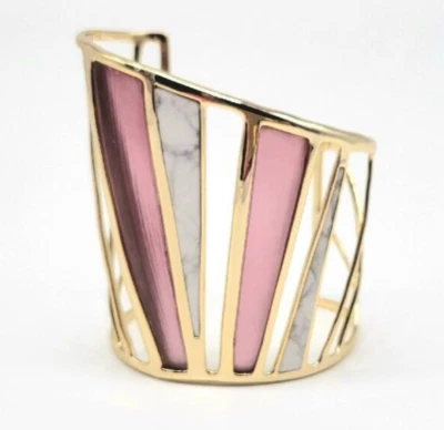 Brazalete Alexis Bittar Rosa Lucita y Mármol Vidrio Asimétrico Calado Dorado Foto 1 de 4