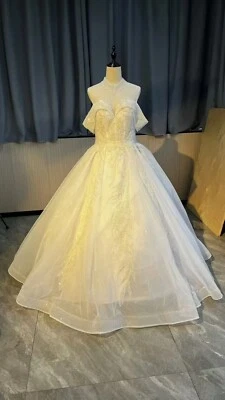 Vestido de baile Princesa Vestidos de novia Hombro Descubierto Línea A Apliques de encaje Foto 1 de 3