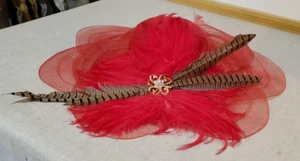 LOVELY LADIES HAT CHURCH WEDDING KENTUCKY DERBY PARTY RED W/FEATHERS & OLD PIN - Picture 1 of 10