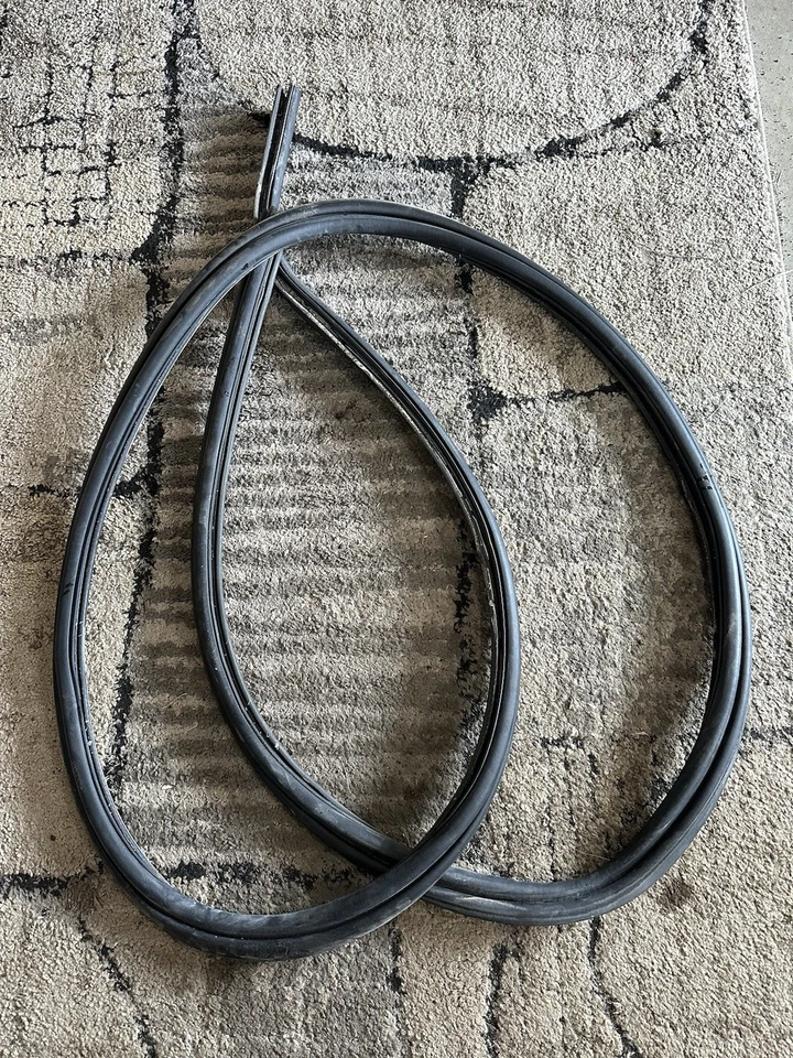 Rear Trunk Tailgate Hatch Weatherstrip Seal Dodge Grand Caravan 2011 - 2020 - Image 1 of 1