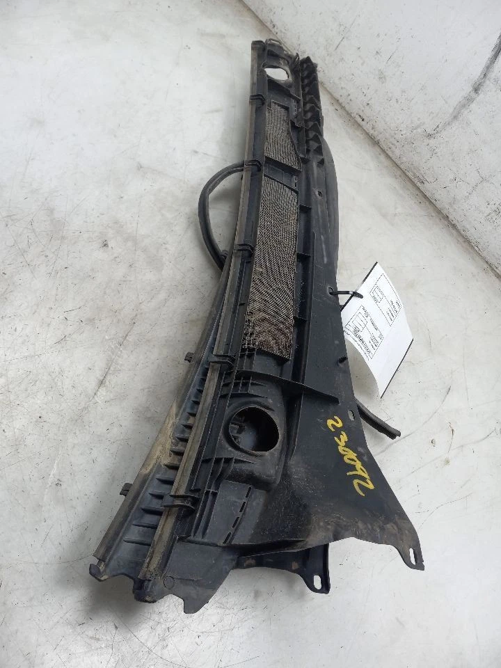 Lexus LX470 1998 4,7 L capó panel de ventilación  Foto 1 de 4