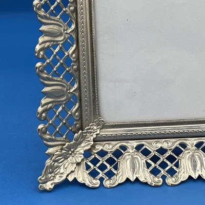 De Colección Caballete de Metal Plateado Marco de Fotos Arte en Vidrio Viñeta de Exhibición 8x10 Foto 1 de 4