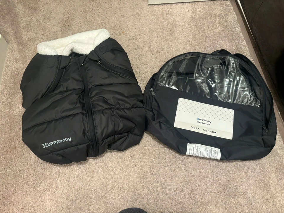 Cubierta porta asiento de coche Uppababy CozyGanoosh Aria Mesa negra  Foto 1 de 4