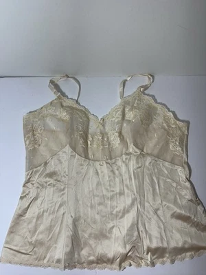 Camisola vintage de nailon y encaje Vanity Fair talla 38 champán  Foto 1 de 4