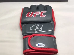 Chael Sonnen Signed UFC Glove Autographed Beckett BAS COA 1D - Picture 1 of 5