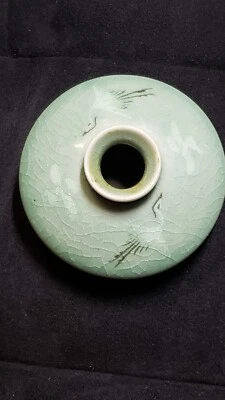Antigua olla de agua coreana con incrustaciones de grúas Celadon porcelana Foto 1 de 4
