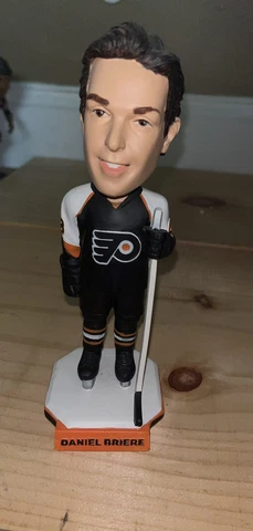 Rare Vintage Daniel Briere Bobblehead- Philadelphia Flyers broken stick no box Cover