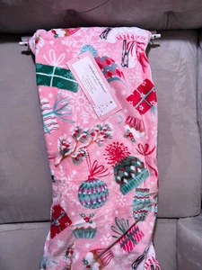 Cupcakes & Cashmere Pink Plush Holiday Print Oversized Throw Blanket 60” X 70”