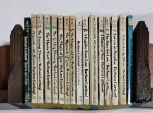 barbara cartland books lot (16) Vintage 1970s - Foto 1 di 14