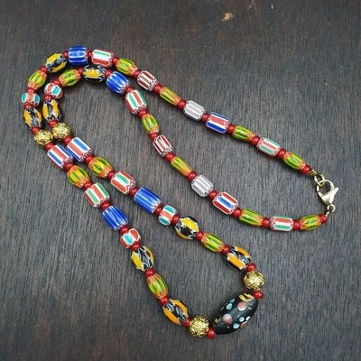 Collar de cuentas de plumas venecianas corazón blanco chevron estilo veneciano Ych-9 Foto 1 de 4