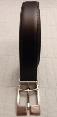 Cinto de couro preto e branco masculino reversível olhos de cobra tamanho 44 - Imagem 1 de 4