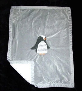 Lamm & Efeu applizierte Pinguin Babydecke grau pelziger Rücken Satinborte Sicherheit  - Bild 1 von 2