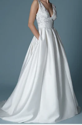 $5,995 Lela Rose Size 8 S-M 100% Silk, Made in USA Wedding Dress in Soft White - Image 1 of 4