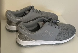 Zapatos de golf New Balance Fresh Foam Breathe para mujer grises talla 8 B (NBGW4002GRS) - Imagen 1 de 9