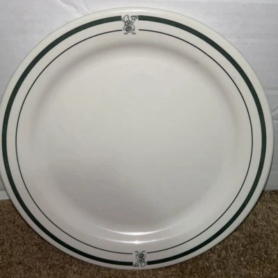 Plato de ensalada blanco y verde Foto 1 de 2