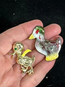 Lotto di 2 anatroccoli 1xGERRYS 1x spilla oro vintage tagliata a mano e smaltata M-6223 - Foto 1 di 5