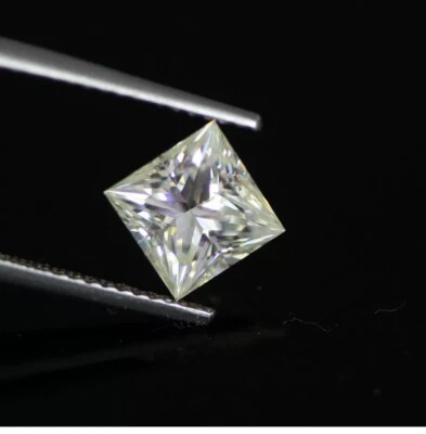 5MM PRINCESS CUT REPLACEMENT OF DIAMOND WHITE MOISSANITE - Image 1 of 2