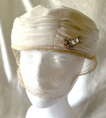 White Velvet Hat w Veil Netting & Rhinestone, Vintage MCM Womens Formal Church - Image 1 of 4