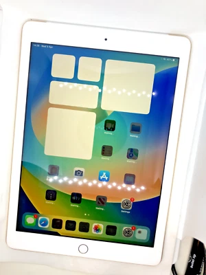 Apple iPad 5th Gen 2017 . 32GB, Wi-Fi+ Cellular , 9.7in -Grey Full Working P75 - Image 1 of 4