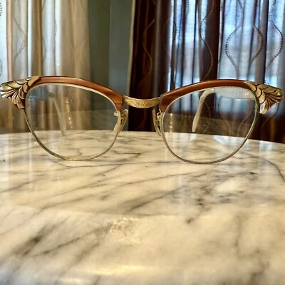 Monturas de gafas vintage de aluminio Lucite marrón dorado de los años 50 EE. UU. 4 1/4-5 1/2 Foto 1 de 4