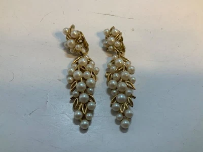 PENDIENTES CORONA TRIFARI TONO DORADO IMITACIÓN PERLA UVAS EN VID GOTA CLIP Miss 1perla Foto 1 de 4