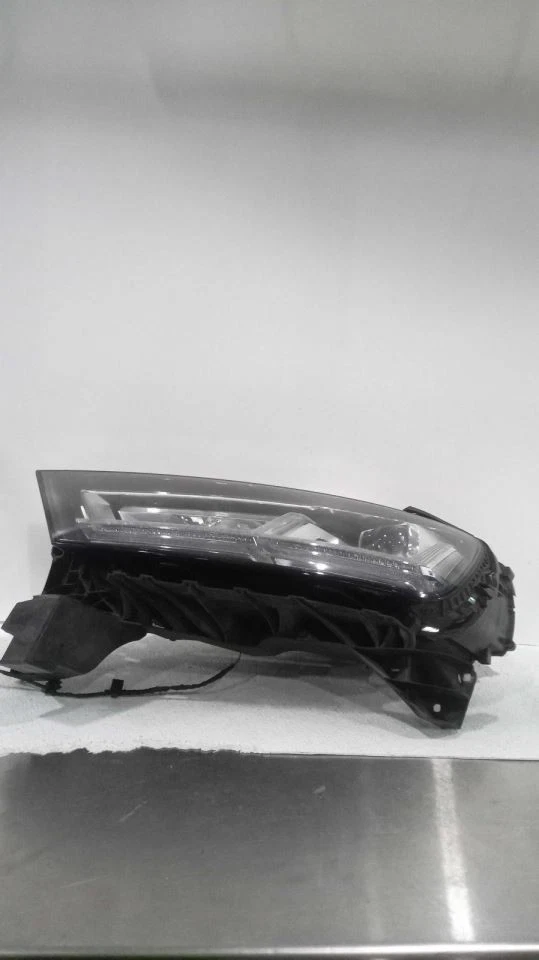 Driver Headlight LED 8IT Self Adjusting Opt 8Q3 Fits 17-19 AUDI Q7 581375 - Image 1 of 4