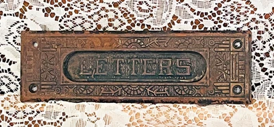 Ranura de correo de hierro fundido con diseño Windsor de lectura antigua ranura para letras Foto 1 de 3