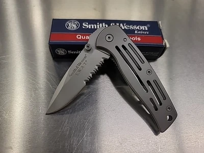 Smith & Wesson S.W.A.T. Cerradura de marco de bebé SW3300S dentada usada Foto 1 de 4