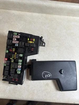 Módulo de relé de caja de fusibles Dodge Dakota 2005-2007 04692083AB fabricante original Foto 1 de 4