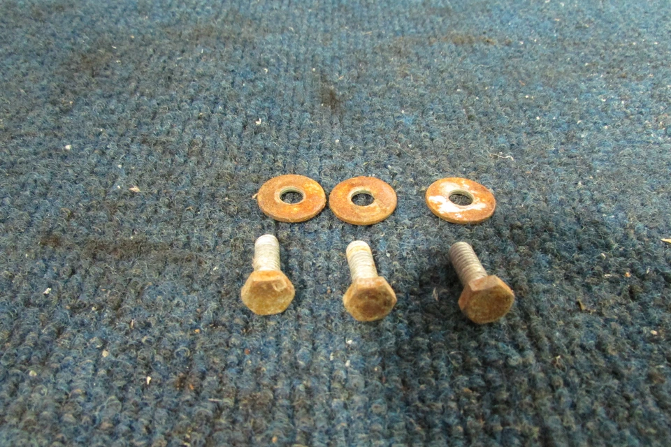 OEM DUCATI INDIANA 650 350 1987 87 LUZ TRASERA HARDWARE DE MONTAJE Foto 1 de 1