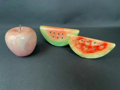 Rebanadas de sandía y manzana vintage de piedra de alabastro de mármol Foto 1 de 4