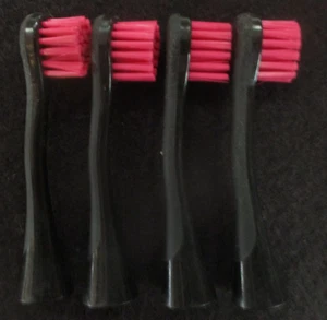 4× Original Curaprox Black Is White Ersatzbürstenköpfe Sanfte Premium-Zahnpflege - Bild 1 von 1