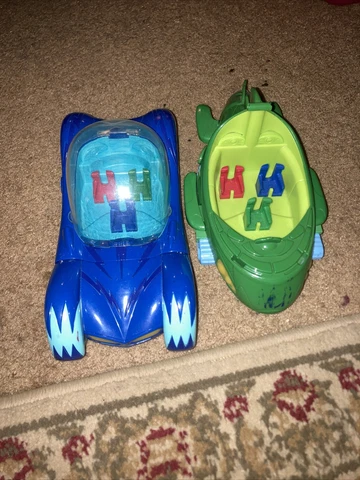 PJ Masks Deluxe Cat Car and Gekko Reptile Lights, Talking & Sounds Lot Of 2 Cover