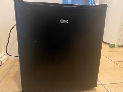 Mini refrigerador Sunbeam de 1,7 pies cúbicos, negro (mini refrigerador compacto de una sola puerta) Foto 1 de 2