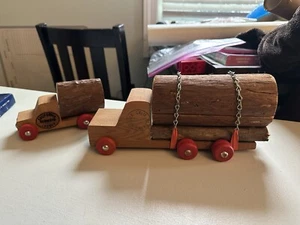 Paar California Redwood Holzfäller LKWs handgefertigt und gestempelt Vintage Holzfäller - Bild 1 von 10