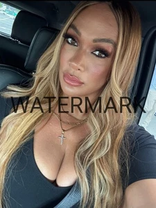 Nia Jax 8x10 PHOTO WWE Car Selfie - Picture 1 of 1
