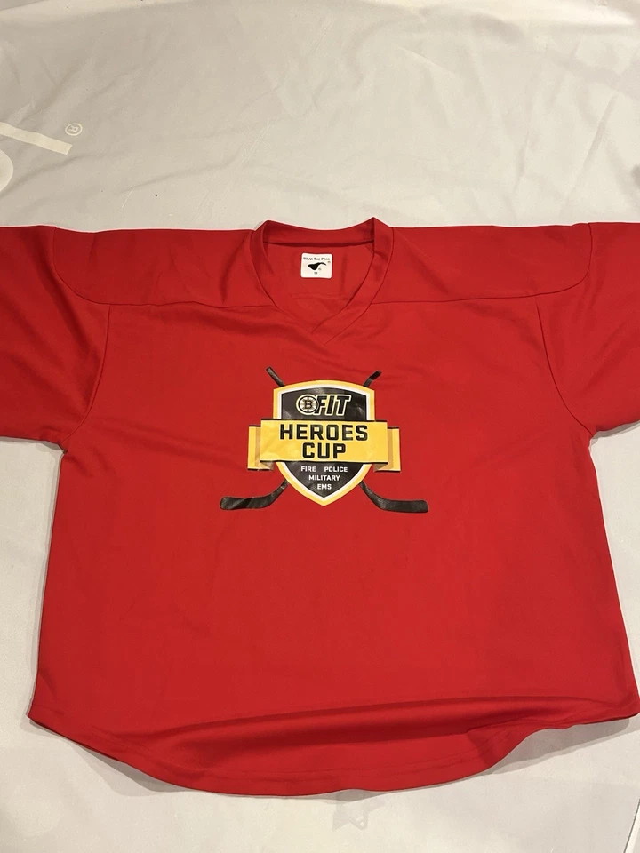Хоккейная футболка Bruins Heroes Cup пожарная полиция военные эмблемы для взрослых средний размер бывшая в употреблении - Изображение 1 из 4