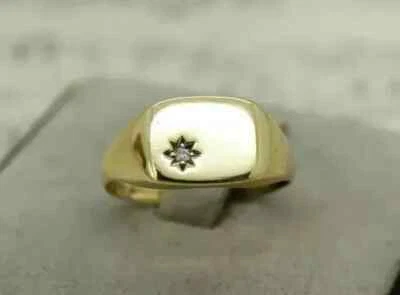 Anillo meñique de diamantes creados en laboratorio de corte redondo de 0,50 quilates enchapado en oro amarillo de 14 quilates para hombre Foto 1 de 4
