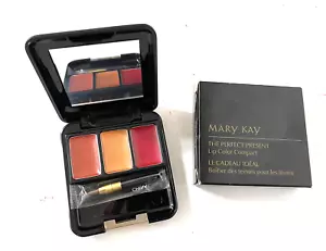 Mary Kay The Perfect Present Lippenfarbe Compact Cinnamon Twist Gold Dust Magenta - Bild 1 von 3