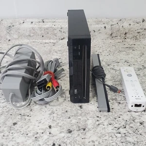 Wii Console rvl-101 Black With Cables Sensor & One Controller *WORKS - Picture 1 of 7