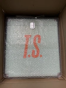 Taylor Swift The Life Of A Showgirl Vinyl Case Brand New! In Hand - Foto 1 di 6