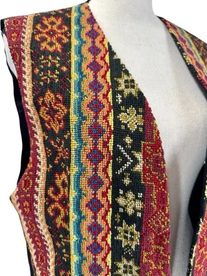 Chaleco tapiz de punta de aguja ornamentado de colección de Campus se ajusta como un M Foto 1 de 4