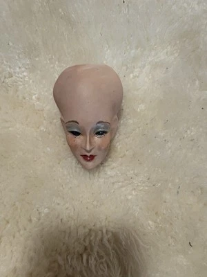 "Pequeña muñeca dama vintage de porcelana piezas de maquillaje de cabeza de 4"" orejas perforadas ojos azules" Foto 1 de 4