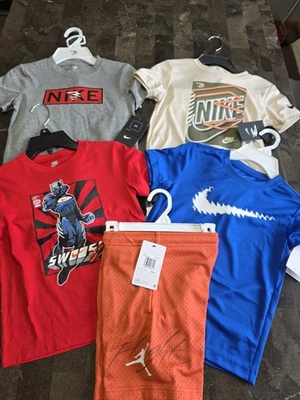 Lotto Nike / Jordan ragazzo taglia 6. 2 -2 pezzi abiti, 2 camicie, 1 corto vendita al dettaglio $150 - Immagine 1 di 4
