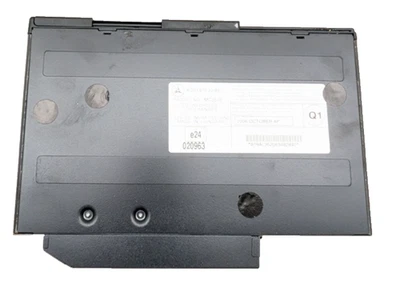 05-09 Mercedes R230 SL500 CLK550 CLK350 C240 C320 CD Changer 6 Disk Player OEM - Image 1 of 4