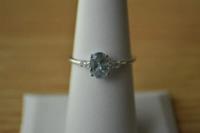 Anillo de platino/circón acuático de 0,96 quilates sobre plata de ley talla 7 Foto 1 de 4