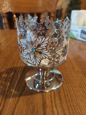 Candelabro pedestal copo de nieve brillante Bath & Body Works metal blanco azul Foto 1 de 4